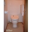 和式で狭いトイレでしたが、タンクレスの洋式トイレにし、すっきり使いやすくなりました。 