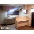 年式の古く汚れたセパレートタイプのキッチンを、収納力があり使いやすいシステムキッチンに交換していきます。