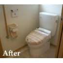 【トイレ】
TOTO　ピュアレストQR（タンク便座）　
手洗い器付キャビネット
紙巻器、天然木手摺、タオルリング

フチなし形状なので掃除がしやすい！ 