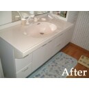 洗面所には、収納力がたっぷりあるシステムタイプの化粧台を取付ました。 