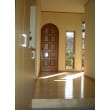 お気に入りのドアは残し、珪藻土の壁、天井と無垢の桜の床材を使い、明るい廊下にしました。
