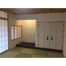 従来の間取りを一部活かしながら和室をフルリフォーム。柱を見せる真壁造から洋風な大壁造、畳は琉球畳で明るい洋風和室になりました。
