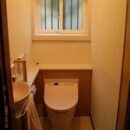 収納力と清掃性を高めたトイレは、空間も広く使えます。