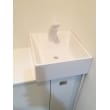 リフォレの手洗い器は、自由に取り付ける位置を選ぶことができます。
ペーパーホルダーを置いたり小物を置いたり、使い勝手に合わせてお選びいただけます。