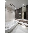 浴室はTOTOのシステムバス。「楽湯」や調光調色システムも採用し、上質なリラックスタイムを味わえる仕様です。