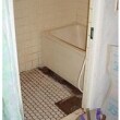 リフォーム前のお風呂です。昔のマンションで見られる在来工法です。密閉された空間のため、カビが発生しやすく、お手入れが大変だったと思います。