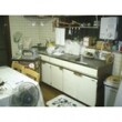 【施工前】
どこの家庭でも見られる、狭くて、収納が少なく、物があふれている台所でした。