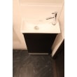 ＴＯＴＯ 手洗い器 セレクトシリーズ（単体）
扉の面材カラーもダークカラーを選定。

床のクッションフロアはダークカラーの大理石調のものを。