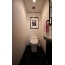 トイレは、ＴＯＴＯの ウォシュレット一体型便器 「ＧＧ１」。

インテリアにもこだわられ、品のあるモダンな空間のトイレです。