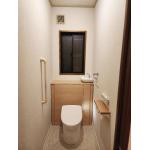 シンプルで使いやすい、収納充実のトイレ空間