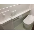 清潔感のある空間にしたいとのご希望で「アラウーノS」に新調しました。タンクレス式のトイレとホワイトで統一された内装は、清潔感溢れるトイレ空間になりました。