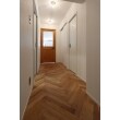 あこがれのヘリンボーン床を、家具でかくれない廊下に取り入れました。シンプルな空間に､ヘリンボーンの床が映えます。
