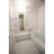 白を基調とした明るい浴室に、ミントグリーンの浴槽がさわやかな印象の浴室へ。
お掃除の簡単なユニットバスを採用しました。