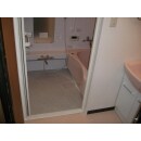 倉庫スペースに浴室を設置しました。
浴室を広くすることも考えましたが、洗面台、洗濯機置き場のスペースを考慮し1116サイズを採用しました。