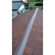 屋根材は軽くて丈夫な石付板金屋根にしました。
天然石なので色褪せの心配がなく塗り替えの必要がありません。

