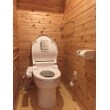 トイレの中も統一して木質空間にしました。