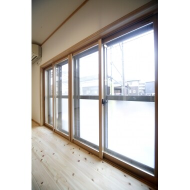 大きな窓にこそ、内窓・断熱カーテン設置で快適な住まい