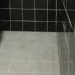 床には、浴室や洗面室にお薦めの「サーモタイル」を採用。滑りにくく、ヒヤッと感じにくいのが特徴です。抗菌効果もあります。LIXILサーモタイル