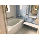 タイル張りの浴室をTOTOのユニットバスにリフォーム。
高齢の方も快適に使用できる暖かい浴室になりました。