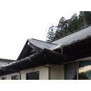 瓦屋根で地震が起きた時の不安もあり、軽くて丈夫なガルバリウム鋼板の屋根に葺き替えました。とても安心です。