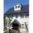 劣化していた屋根を金属屋根で葺き替えました。 屋根上に乗っていた太陽熱温水器も撤去し、現代風の素敵な外観にリフレッシュ！