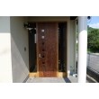 染み抜き後、オスモカラー２回塗りの木製玄関扉です。