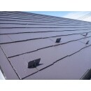 屋根は、下地作りと雨漏り対策に力をいれたご提案になります。素地調整を含む８工程の通気口法で１工程１工程ていねいに仕上げることで断熱性塗料の機能性を最大限に発揮できる高品質施工をお届けしました。

