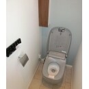 中古住宅の1階トイレをリフォームいたしました。
ノーブルグレーの便器がスタイリッシュでとてもおしゃれです。