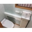 前後の幅が121ｃｍと少し小さめのトイレですので、コンパクトなタンクレス便器にして、手洗器と収納とカウンターのセットプランにしました。