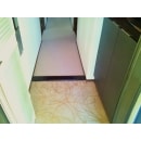 玄関の床は、土足用のホモジニアスタイルを貼りました。