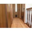 廊下は１階、２階共に吉野杉の無垢フローリングを貼りました。