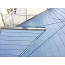 屋根はカラーベスト。遮熱塗料での塗り替えです。