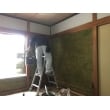 和室の壁の聚楽を塗り替えました。最初に古い聚楽をめくり、下塗りをして、緑色の聚楽を塗り、仕上げます。