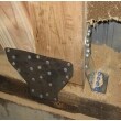 耐震金物施工中の写真です。
土台と柱及び筋交いを耐震補強金物及び専用の強度のあるビスで丁寧に施工していきます。