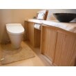 トイレは消耗品のストックや隠しておきたい掃除道具などたくさん収納できます。