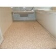 TOTO　サザナの「ほっカラリ床」は２種類の断熱材による畳のような踏み心地と乾きの良さが特徴です。
汚れの落ちやすさと乾きの良さでお手入れのしやすさが良い床になっています。