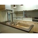 LIXILのセラミックトップのキッチン【リシェルSI】
リビングのアンティーク家具との調和がとれて、更に素敵な雰囲気に！