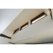 新しいキッチンはお家の奥に位置し自然光が入りにくいため、天井を吹き抜けにして小窓を付け、２階から明かりを採れるように。