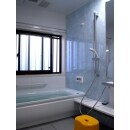 新しい浴室。
清潔感あふれるブルーを選びました。
窓はペアガラスにして入浴タイムも暖かくなりました。