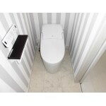 こだわりのクロスで明るいトイレに