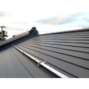 防火性、耐久性、耐震性に優れたガルバリウム鋼板の屋根です。