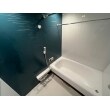 シンプルでスタイリッシュな浴室に！
ランドリーパイプを設置し広がりを強調しました。