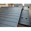 老朽化の進んだ瓦葺屋根から、抜群の耐久力と遮音性、遮熱鋼板を使用した金属屋根へ