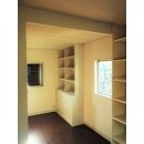 2階の洋室のカーペットをフローリングに。壁、天井はクロスを張替え、本棚は塗装しました。
たくさん本を置きたくなるような、素敵な書斎になりました!
