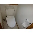 清潔感のある白でシンプルかつ使いやすいトイレへ。
