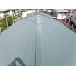 優れた耐候性で 塗りたての美しさを長期間保持可能なラジカル制御形ハイブリッド高耐候屋根用塗料で屋根塗装仕上げ
