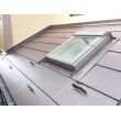超高耐候の「フッ素樹脂遮熱鋼板」を採用した塗膜変色・褪色保証20年対応品で屋根重ね葺き仕上げ
