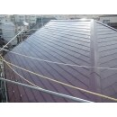 棟包板金交換後に耐久性保持可能な屋根用遮熱塗料サーモアイＳｉで塗装仕上げ