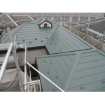 夏涼しく冬暖かくの快適と耐久性を金属製屋根材重ね葺きで実現！