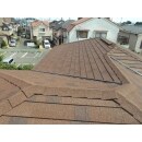 コロニアルをはがさずに葺ける素材にてカバー葺き工法で屋根を新調しました。
商品も30年保証が付いている割にリーズナブルです。
